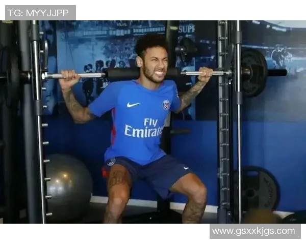 足球明星腹肌大揭秘强健身材训练视频带你领略运动魅力与健康生活